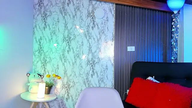 chloe blue online show from 17, 3, 2025