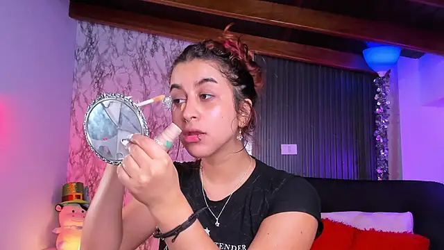 chloe blue online show from 22, 3, 2025