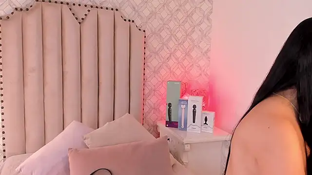 Charlotte  08 online show from 5, 2, 2025