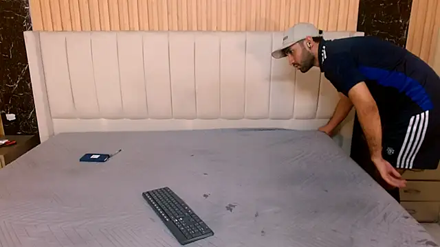 MilanZaire online show from 19, 12, 2025