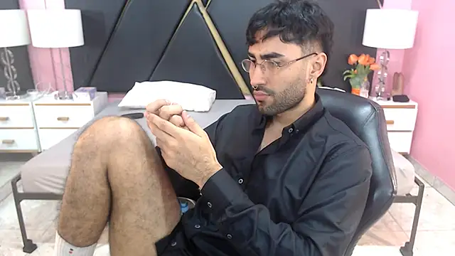 MilanZaire online show from 4, 10, 2025