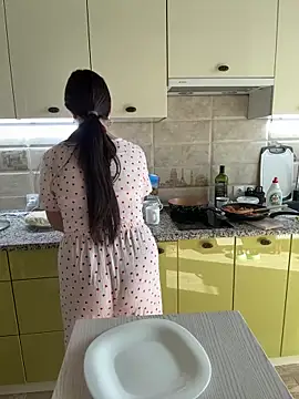 Karolina llove online show from 4, 10, 2025