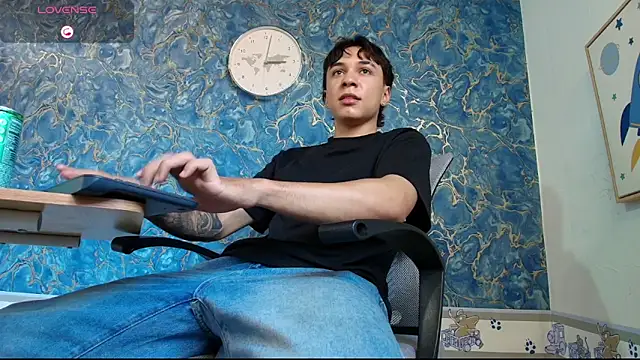 Snapshot of Rhaegal_hot chatting on 9, 11, 2025 Rhaegal hot online show from 9, 11, 2025