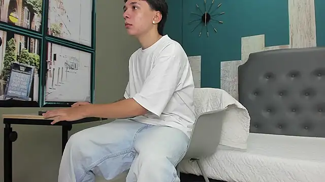 Snapshot of Rhaegal_hot chatting on 5, 3, 2025 Rhaegal hot online show from 5, 3, 2025