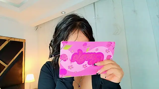 lina bedoya  online show from 9, 6, 2026