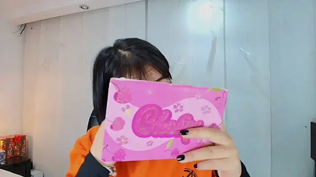 lina bedoya  online show from 18, 12, 2025