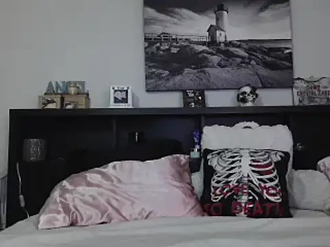 CrystalLakeXO online show from 10, 3, 2025