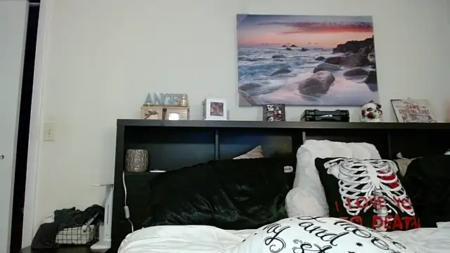 CrystalLakeXO online show from 2, 10, 2025