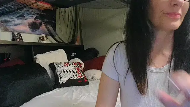 CrystalLakeXO online show from 5, 4, 2026