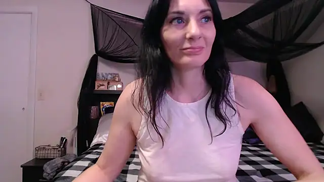 Snapshot of CrystalLakeXO chatting on 17, 6, 2026 CrystalLakeXO online show from 17, 6, 2026