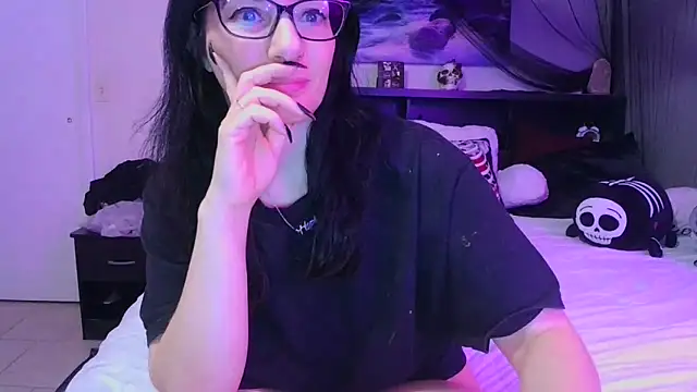 CrystalLakeXO online show from 5, 5, 2026