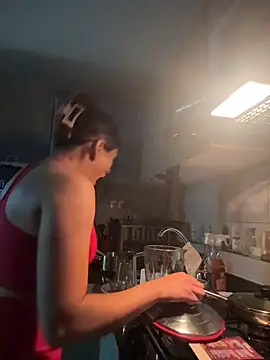 SaraParisi online show from 28, 10, 2025