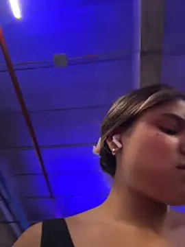 SaraParisi online show from 7, 11, 2025