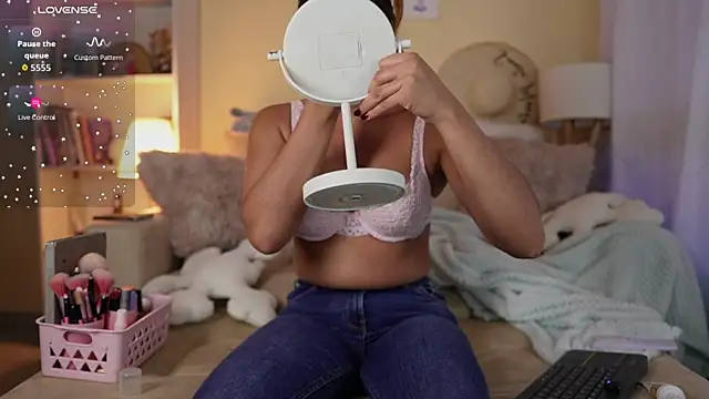 SaraParisi online show from 10, 11, 2025