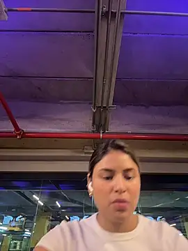 SaraParisi online show from 5, 11, 2025