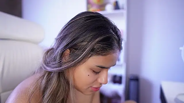 SaraParisi online show from 11, 9, 2025