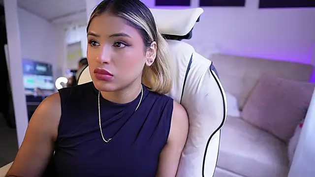 SaraParisi online show from 17, 2, 2025