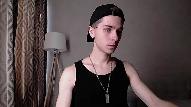 Joseph  Quinn online show from 2, 10, 2025