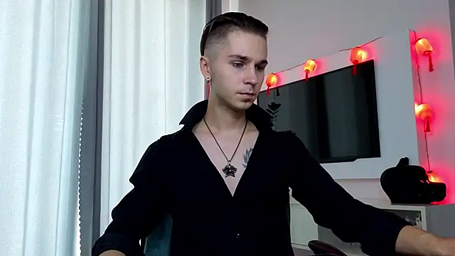 Joseph  Quinn online show from 11, 4, 2026