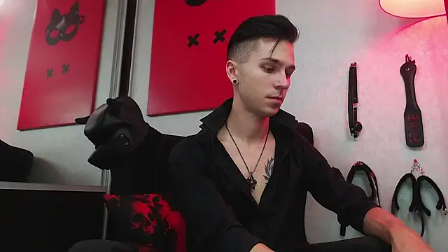 Joseph  Quinn online show from 17, 3, 2025