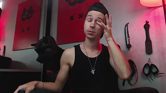 Joseph  Quinn online show from 3, 3, 2025