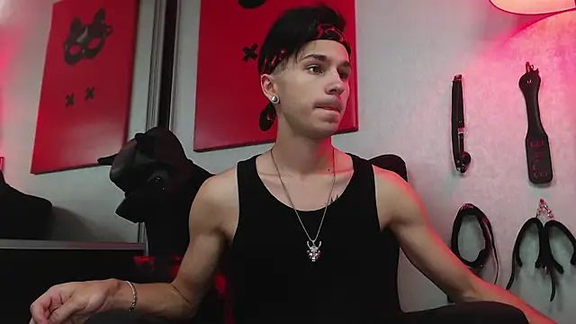 Joseph  Quinn online show from 20, 3, 2025