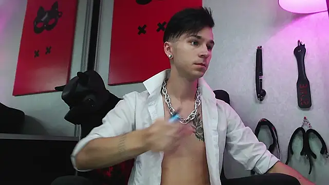 Joseph  Quinn online show from 18, 3, 2025