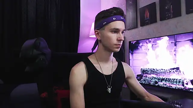 Joseph  Quinn online show from 15, 9, 2025