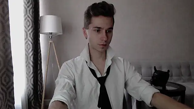 Joseph  Quinn online show from 30, 9, 2025