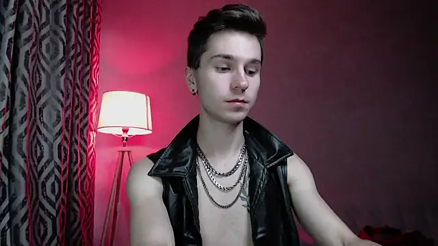 Joseph  Quinn online show from 6, 10, 2025