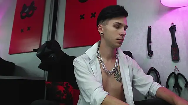 Joseph  Quinn online show from 18, 3, 2025