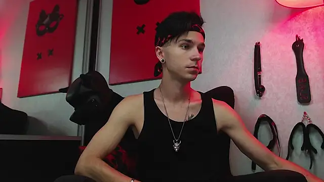 Joseph  Quinn online show from 20, 3, 2025