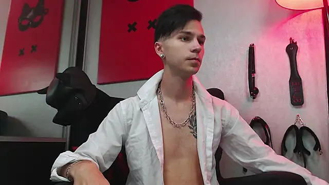 Joseph  Quinn online show from 11, 3, 2025