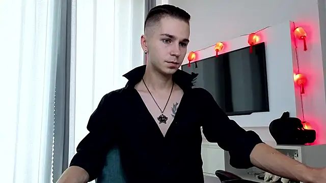 Joseph  Quinn online show from 11, 4, 2026