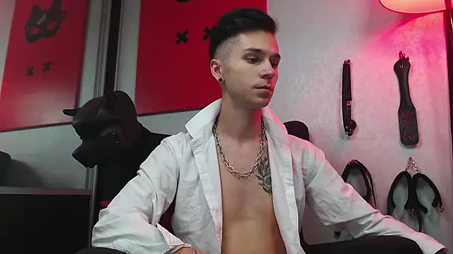 Joseph  Quinn online show from 11, 3, 2025