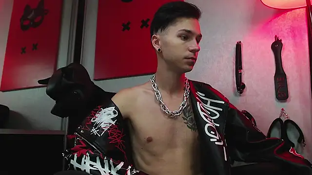 Joseph  Quinn online show from 10, 3, 2025