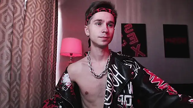 Joseph  Quinn online show from 24, 10, 2025