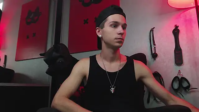 Joseph  Quinn online show from 3, 3, 2025