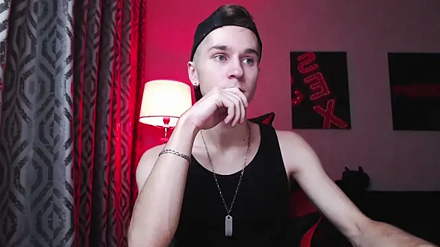 Joseph  Quinn online show from 30, 11, 2025