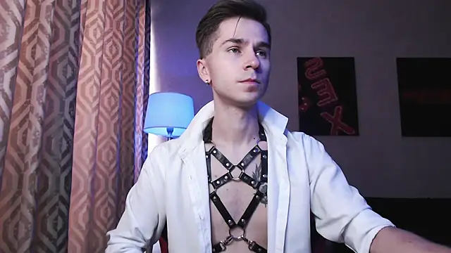 Joseph  Quinn online show from 22, 10, 2025