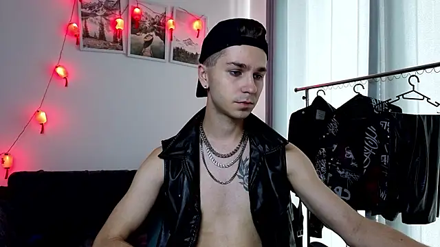 Joseph  Quinn online show from 11, 3, 2026