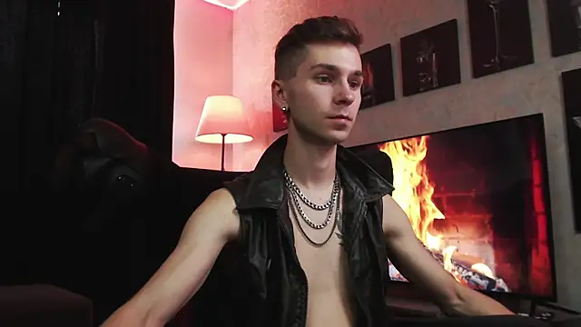 Joseph  Quinn online show from 14, 9, 2025