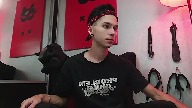 Joseph  Quinn online show from 22, 3, 2025