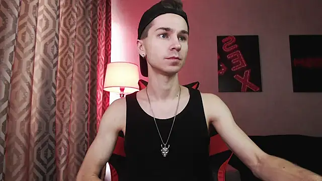 Joseph  Quinn online show from 3, 11, 2025