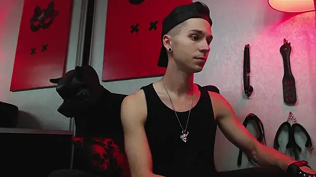 Joseph  Quinn online show from 14, 3, 2025