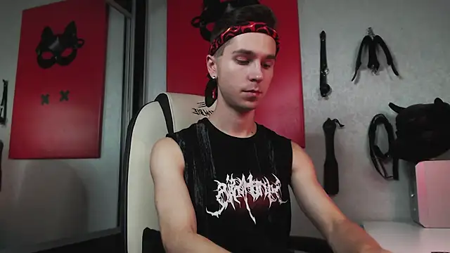 Joseph  Quinn online show from 19, 9, 2025