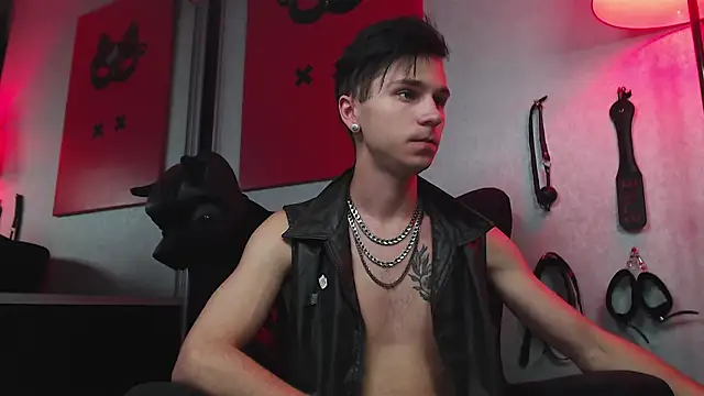 Joseph  Quinn online show from 2, 3, 2025