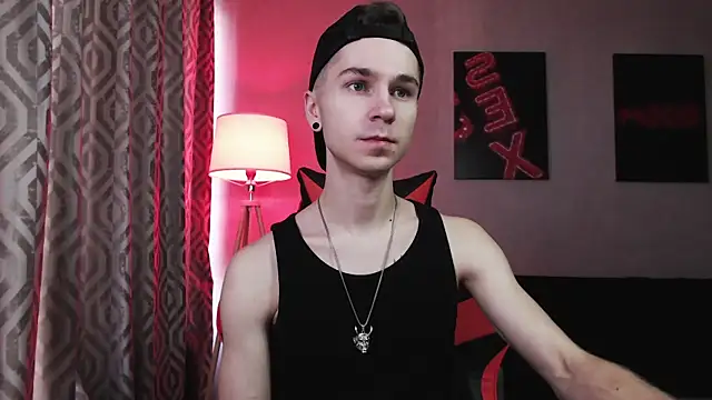 Joseph  Quinn online show from 11, 11, 2025