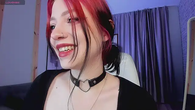 Snapshot of arielabradberry chatting on 4, 3, 2025 arielabradberry online show from 4, 3, 2025