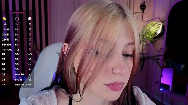 Snapshot of arielabradberry chatting on 12, 9, 2025 arielabradberry online show from 12, 9, 2025